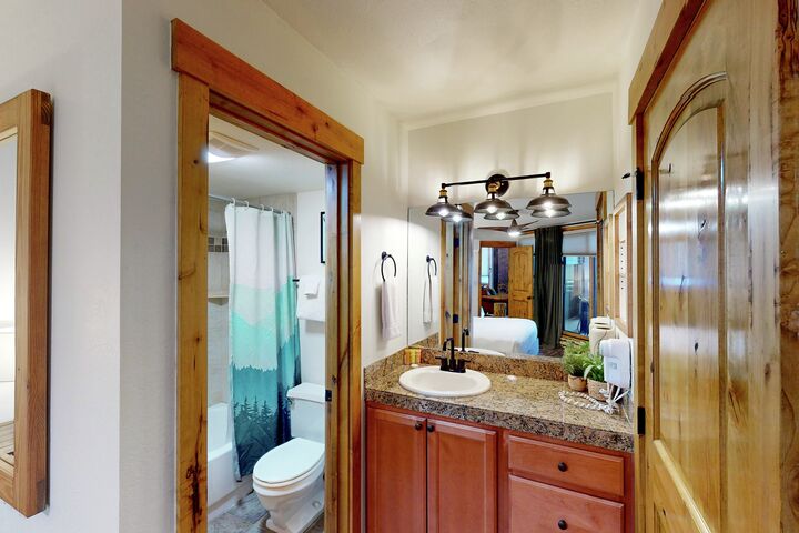 #C304 - Master Ensuite Bathroom