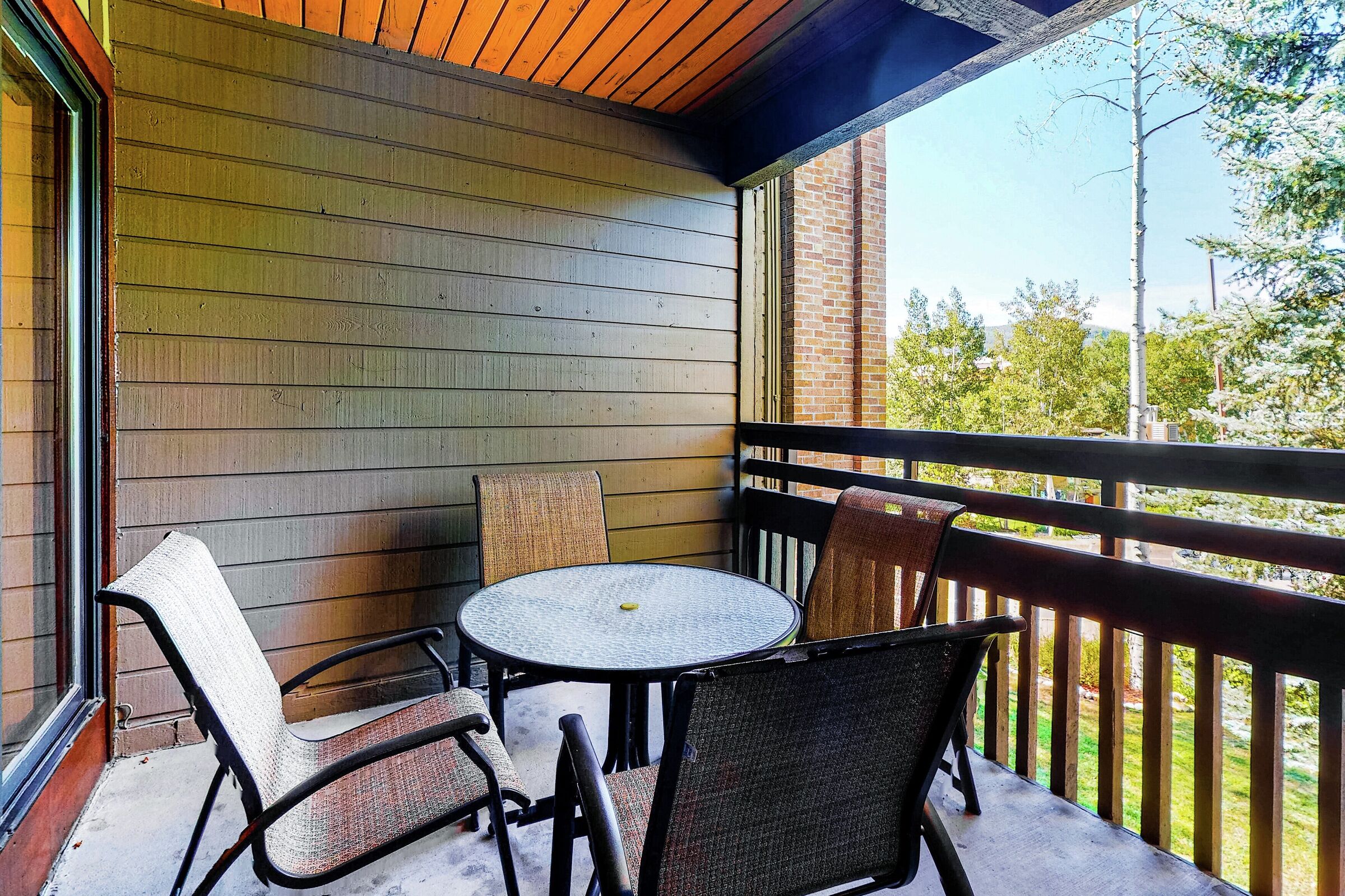 #E202 - Balcony