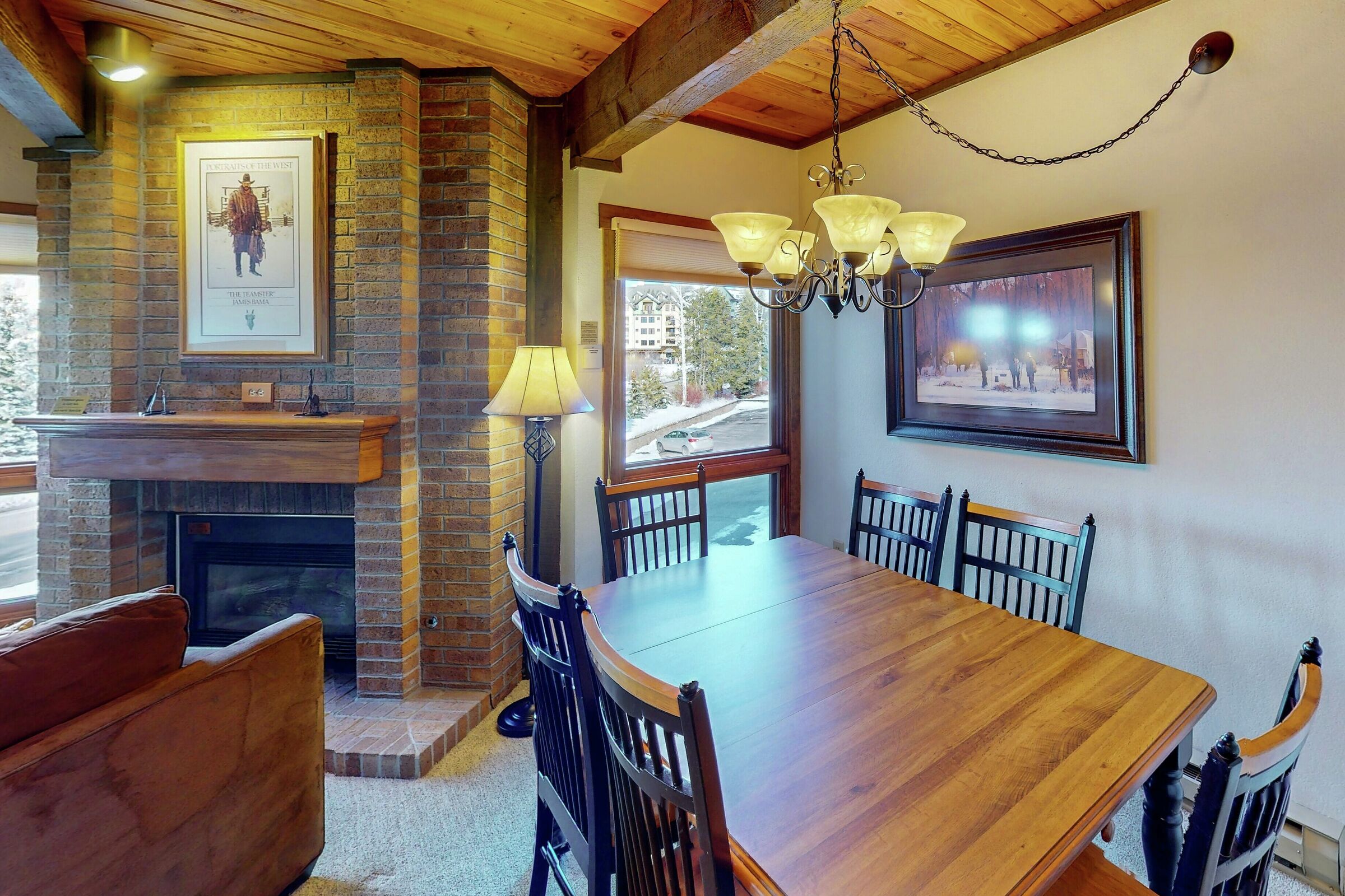 #E202 - Dining Area
