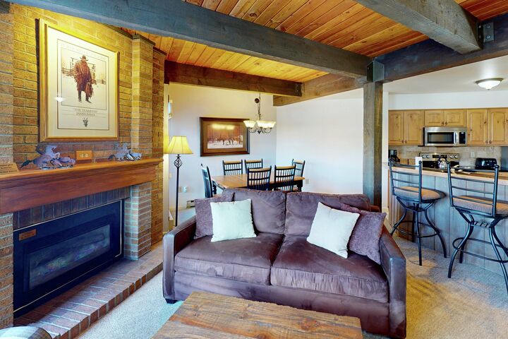 #E202 - Living Area