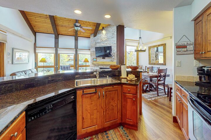 #E302 - Kitchen