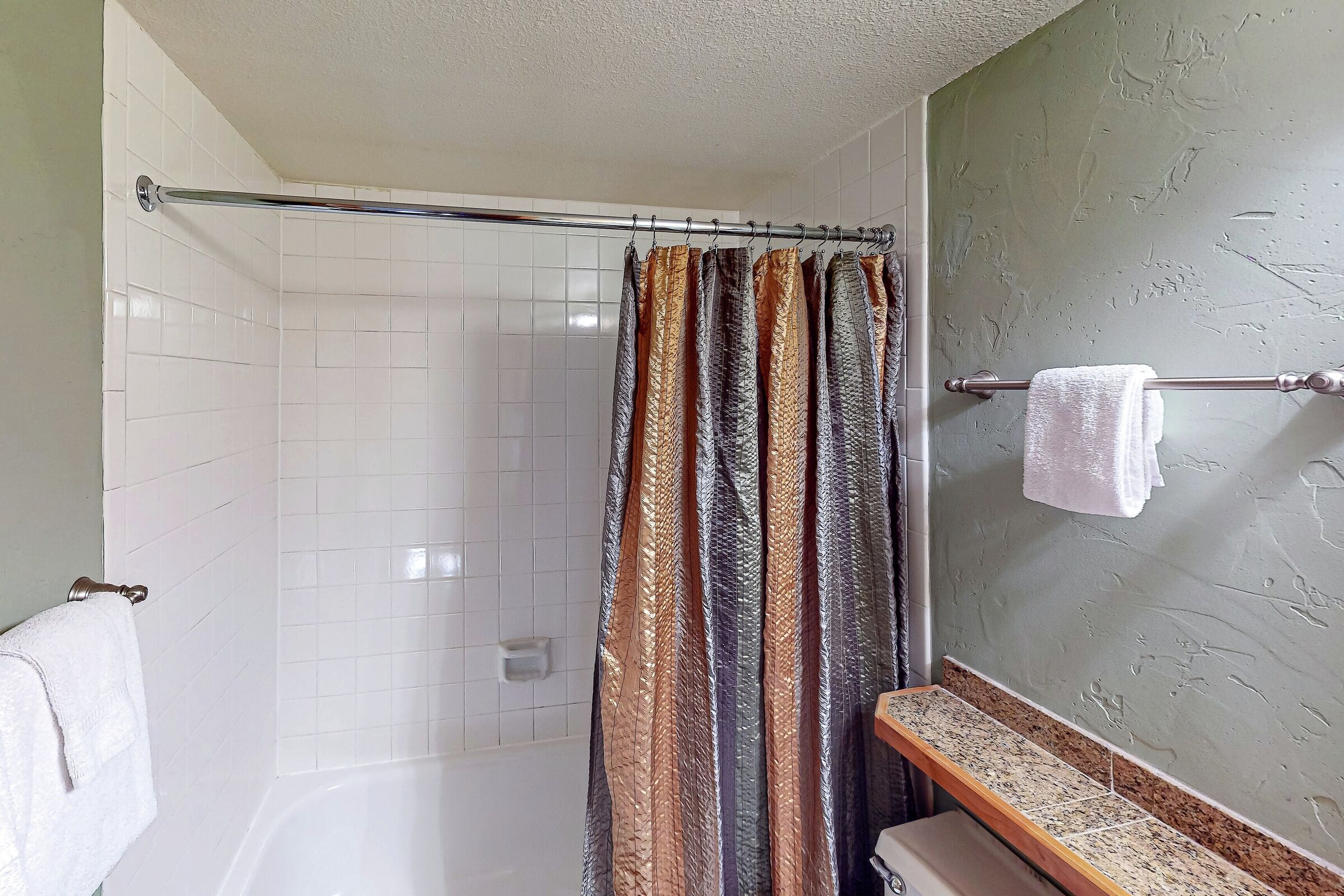 #E303 - Ensuite Bathroom