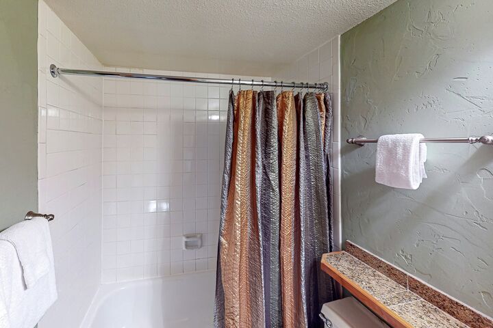 #E303 - Ensuite Bathroom