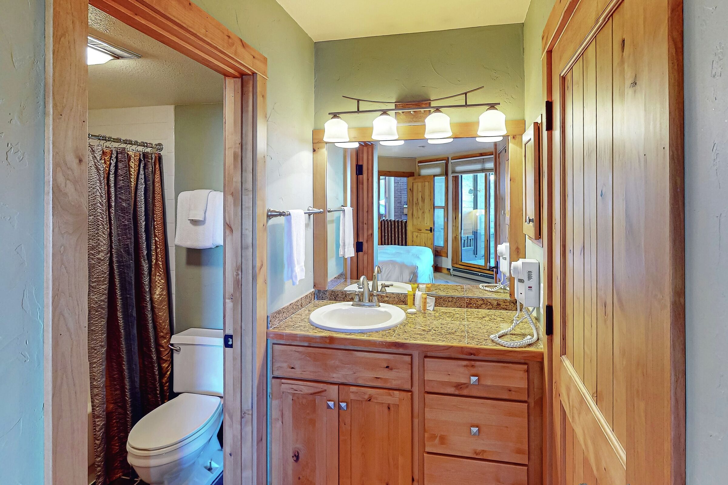 #E303 - Master Ensuite Bathroom