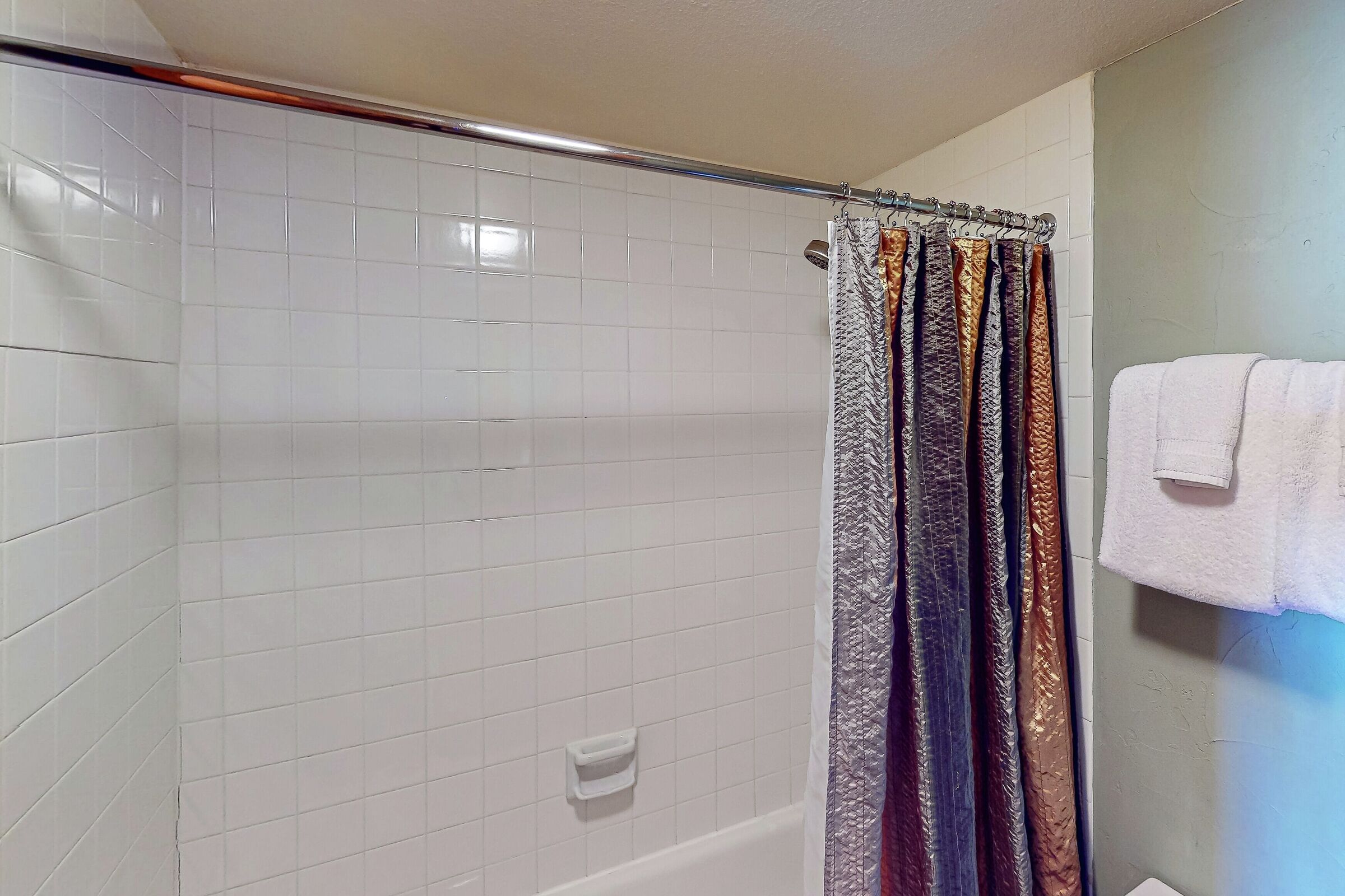 #E303 - Master Ensuite Bathroom