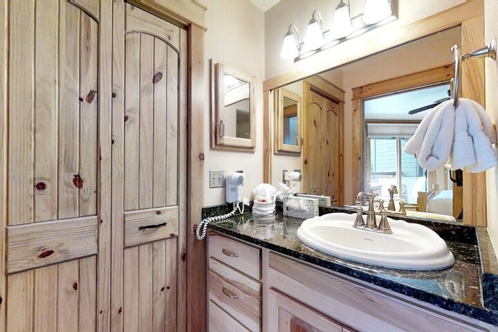 #F104 - Master Ensuite Bathroom