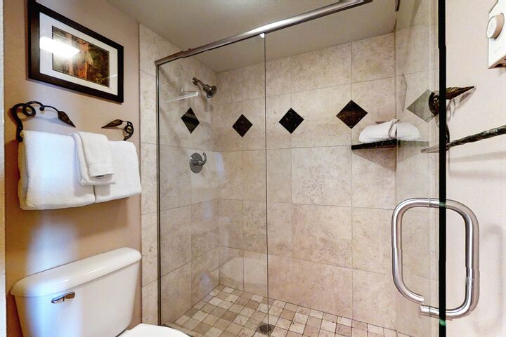 #F104 - Master Ensuite Bathroom