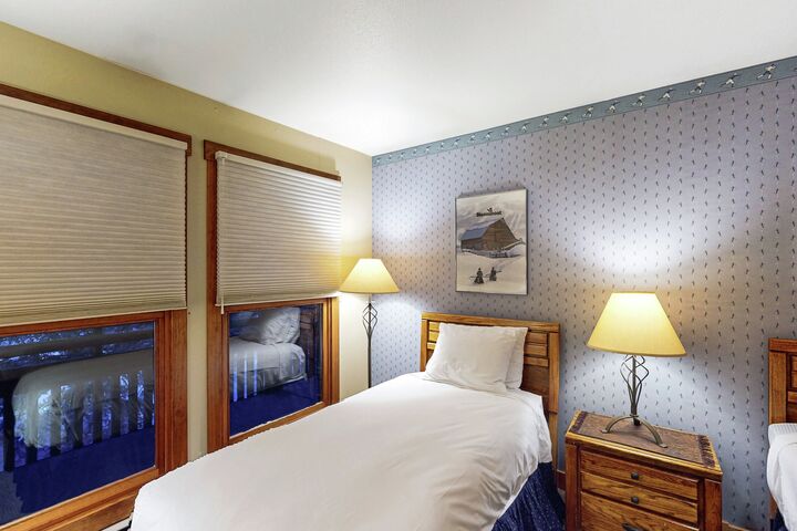 #F305 - Bedroom