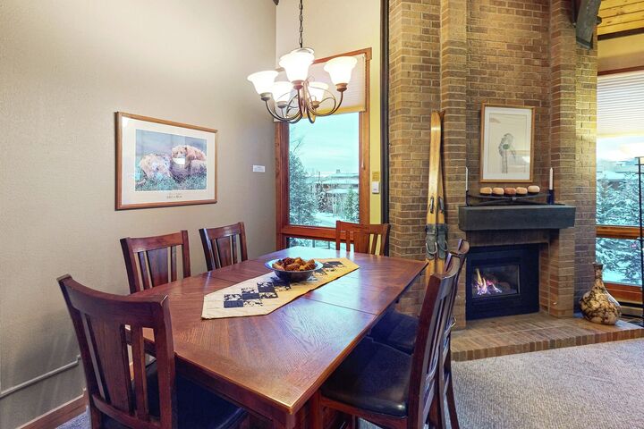 #F305 - Dining Area
