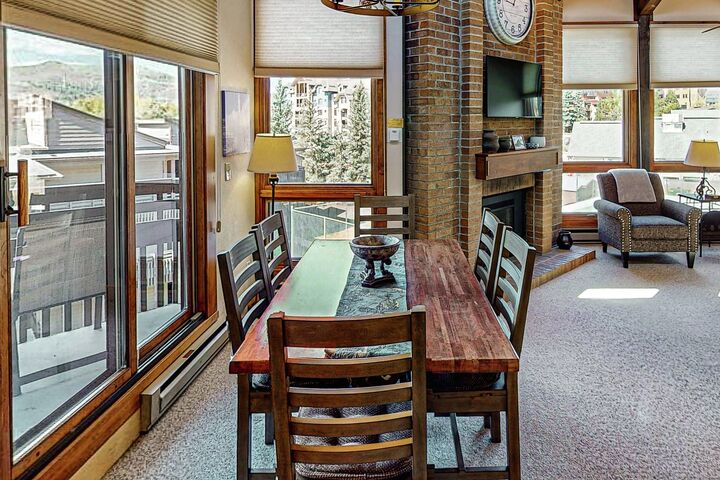 #D301 - Dining Area