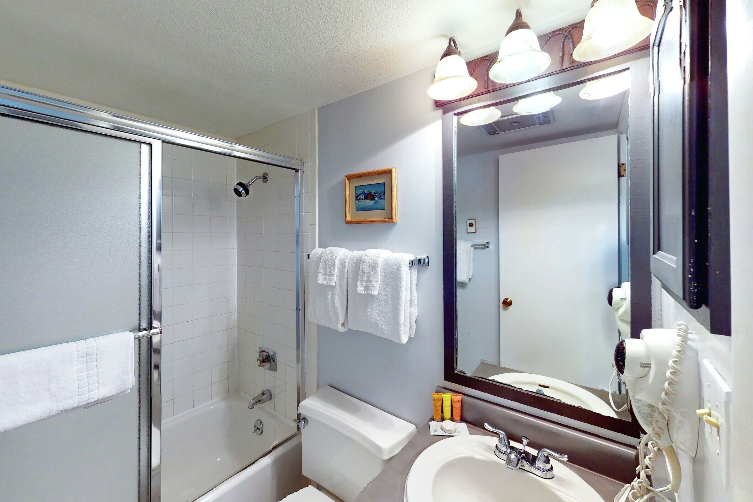 #E101 - Ensuite Bathroom