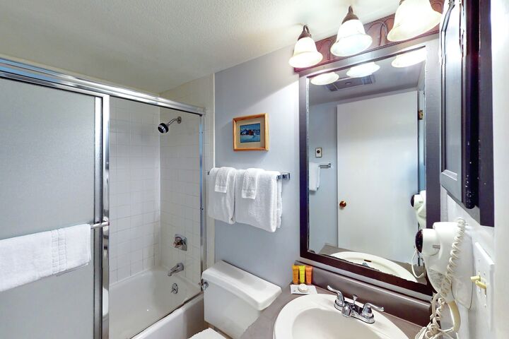 #E101 - Ensuite Bathroom