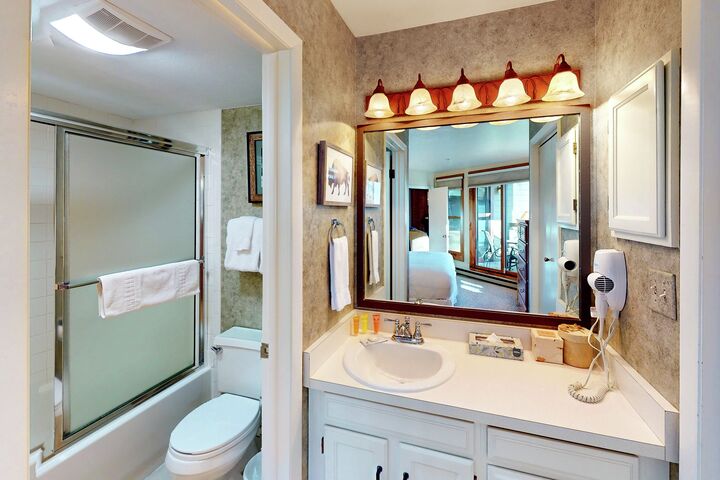 #E101 - Master Ensuite Bathroom