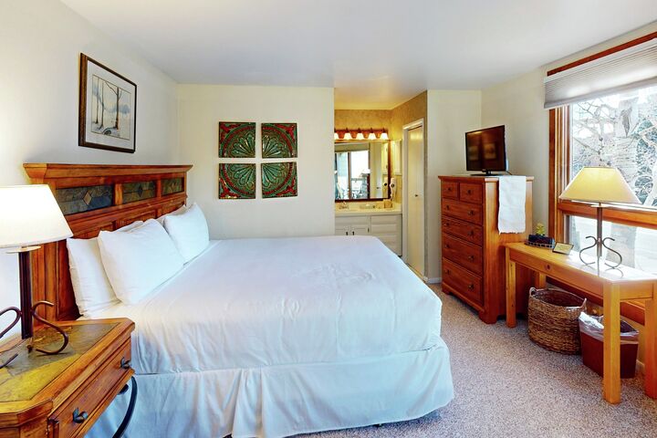 #E101 - Master Bedroom