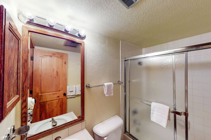 #D102 - Ensuite Bathroom