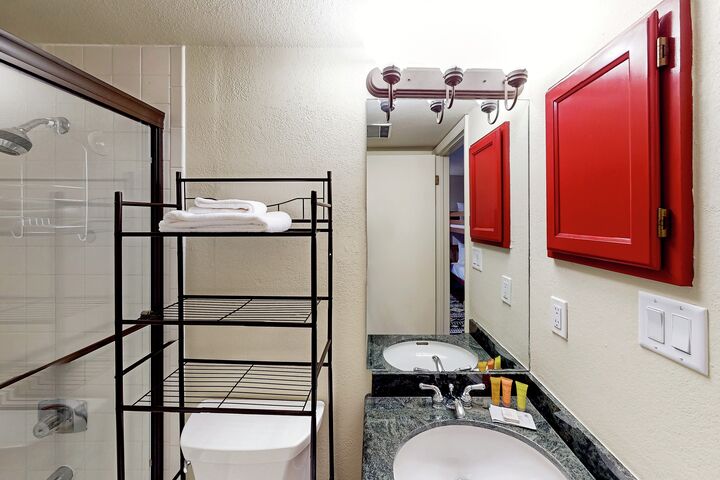 #C307 - Ensuite Bathroom
