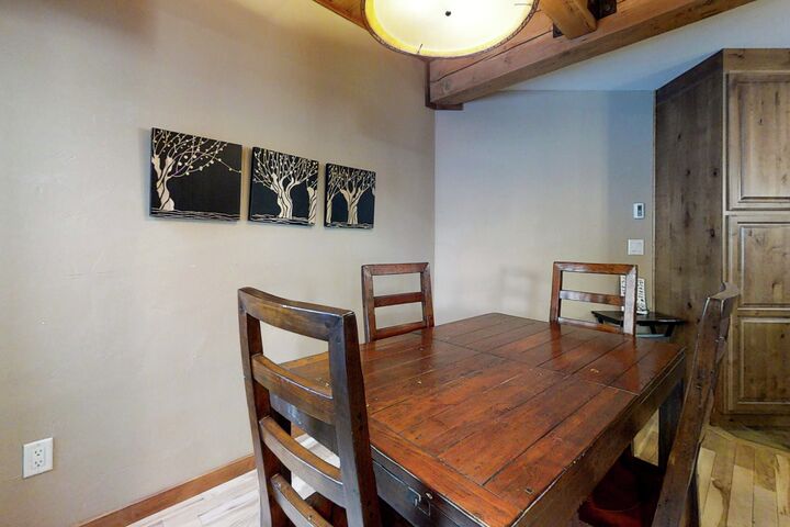 #B102 - Dining Area