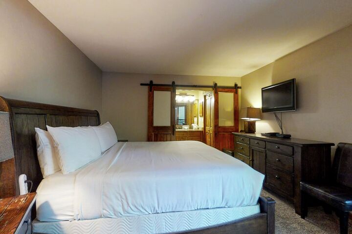 #B102 - Master Bedroom