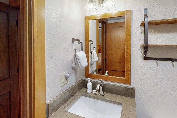 #D101 - Ensuite Bathroom