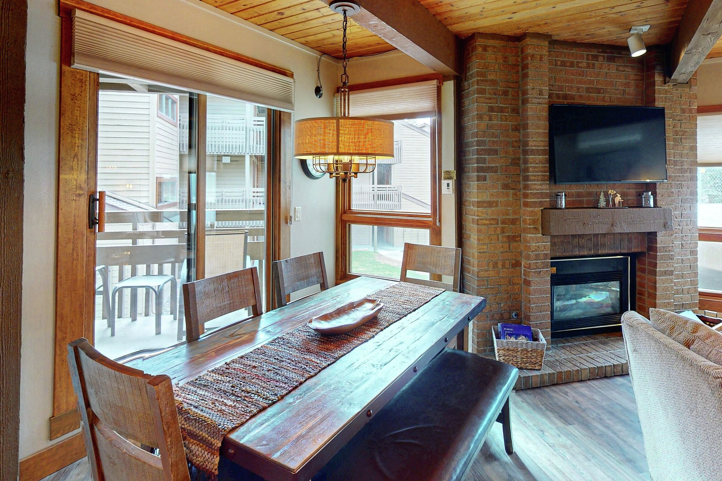 #D101 - Dining Area