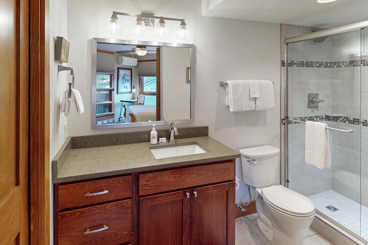 #D101 - Ensuite Bathroom