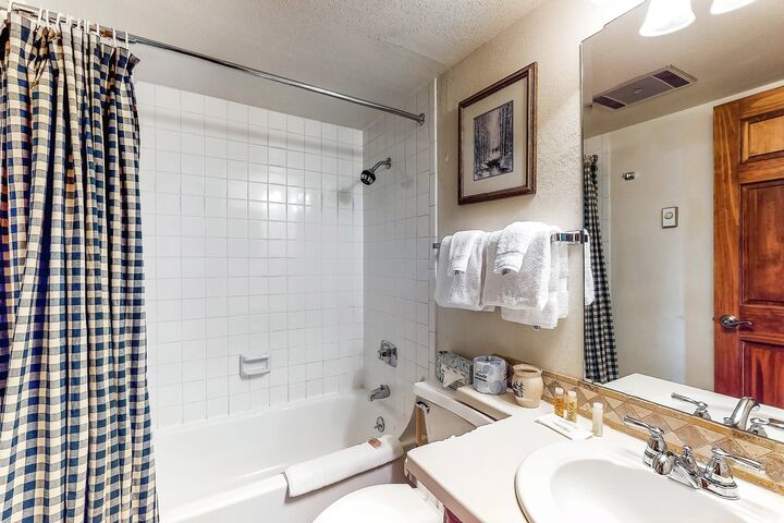 #C101 - Ensuite Bathroom