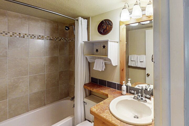 #E305 - Ensuite Bathroom