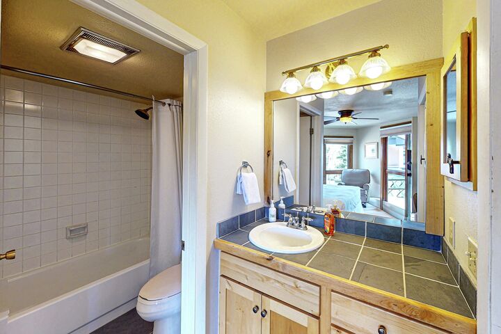 #E305 - Master Ensuite Bathroom