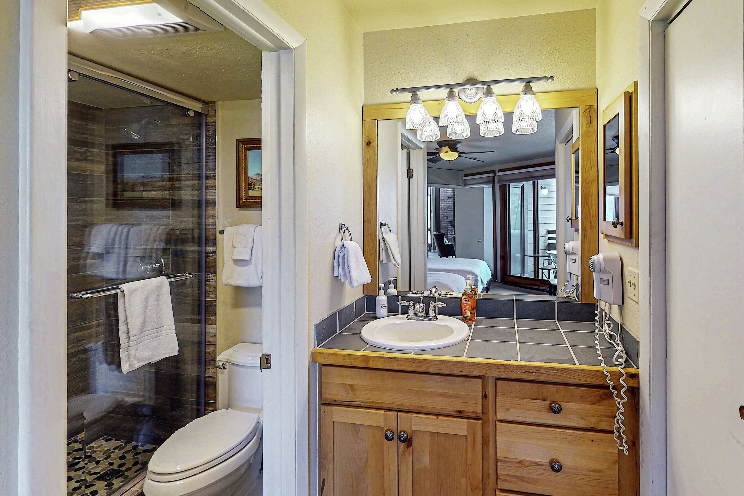 #E305 - Ensuite Bathroom
