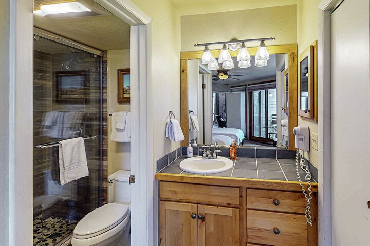 #E305 - Ensuite Bathroom