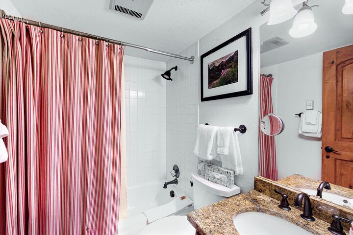 #B104 - Ensuite Bathroom
