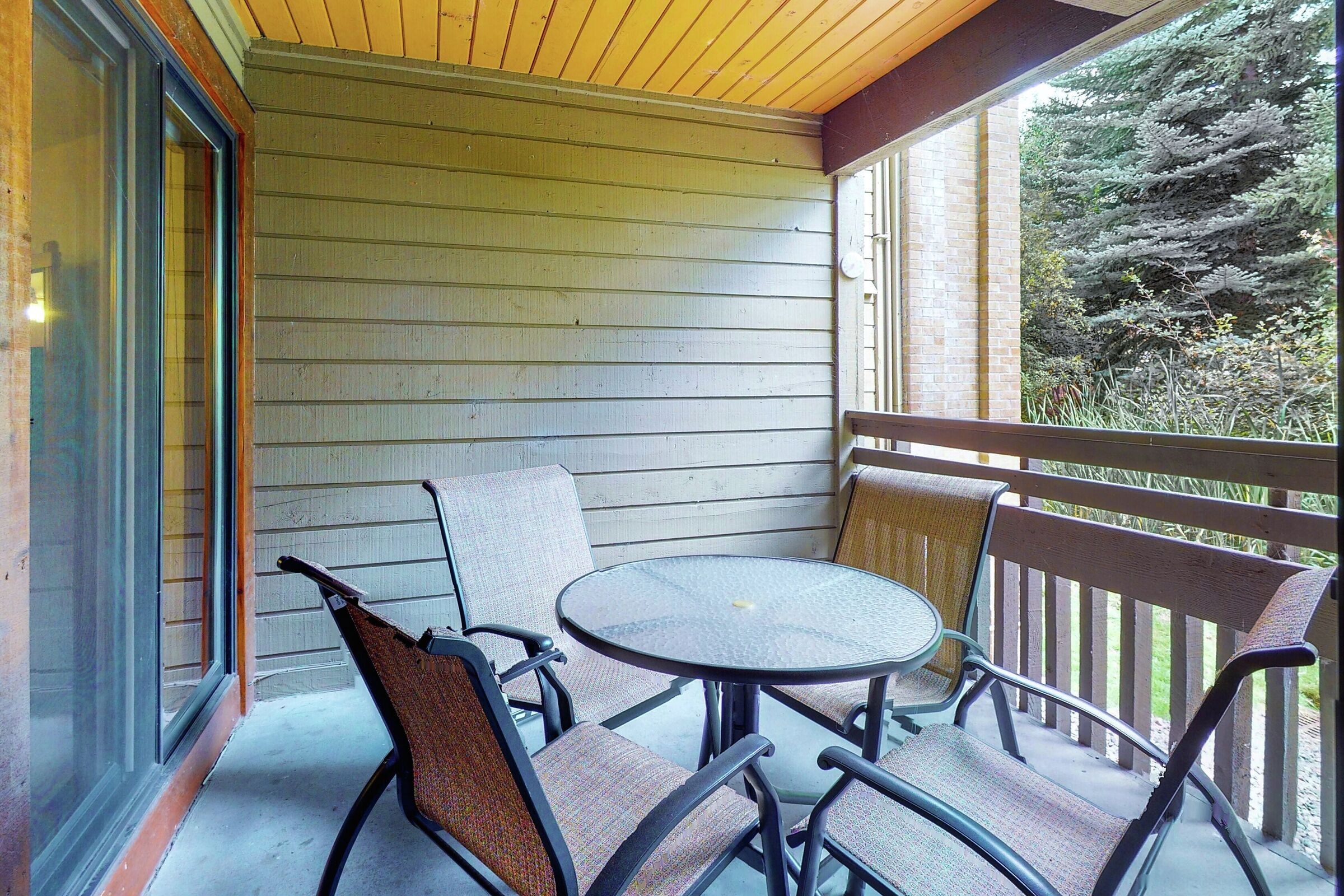 #B104 - Balcony