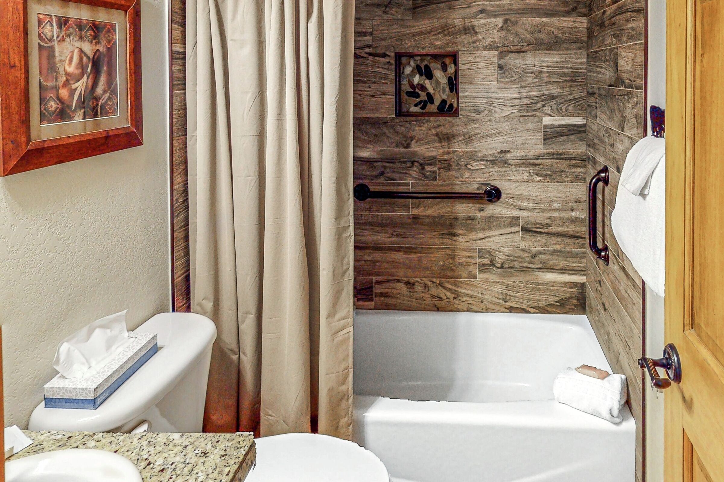 #B205 - Ensuite Bathroom