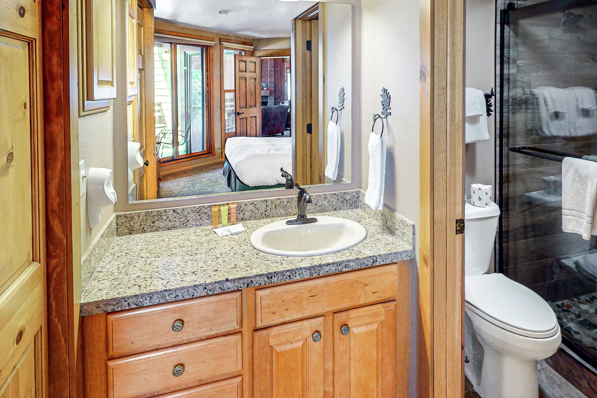 #B205 - Master Ensuite Bathroom