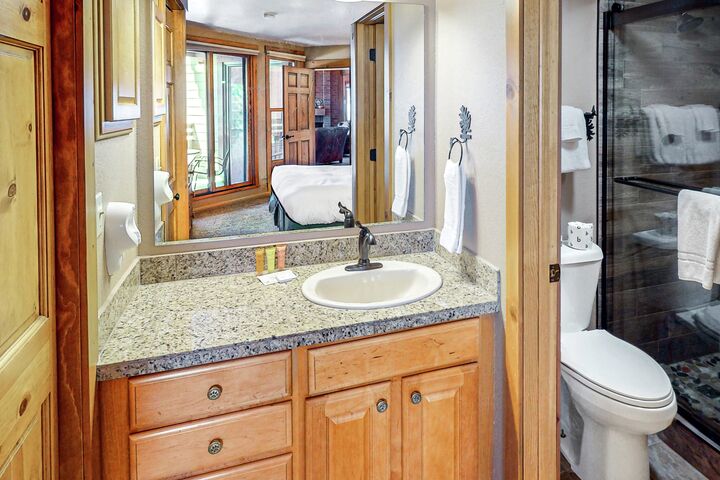 #B205 - Master Ensuite Bathroom