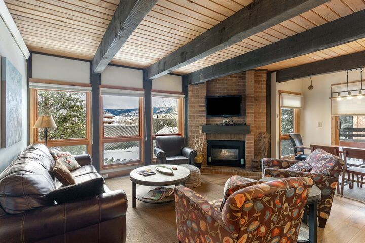 #C201 - Living Area