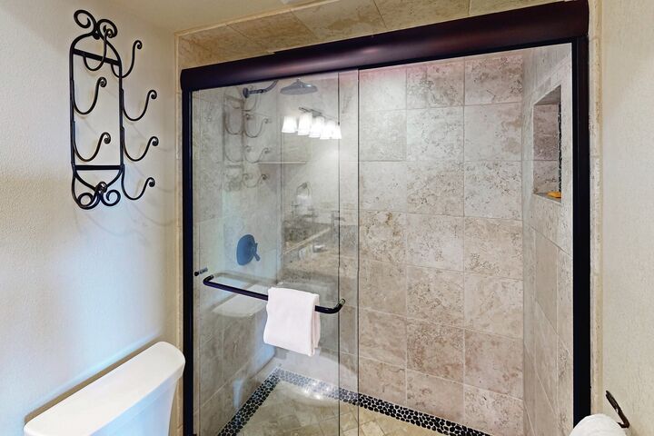 #F301 - Ensuite Bathroom