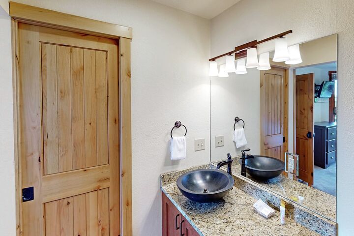 #F301 - Ensuite Bathroom