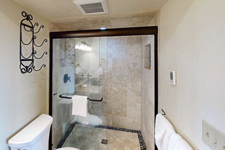 #F301 - Master Ensuite Bathroom