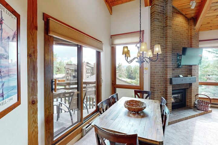 #F301 - Dining Area