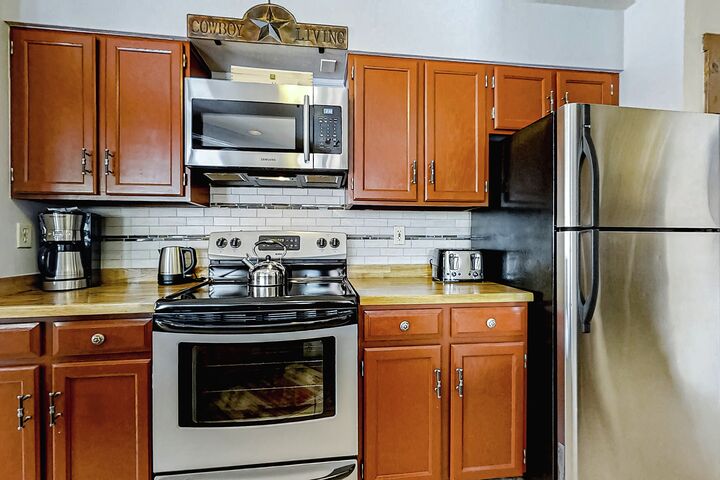 #E105 - Kitchen