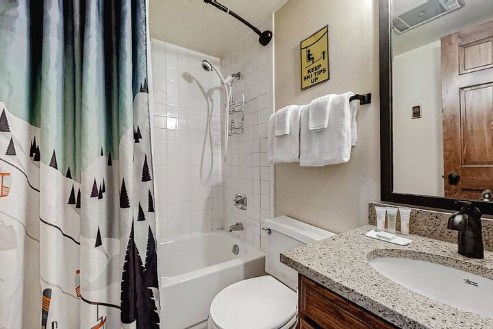 #E105 - Ensuite Bathroom