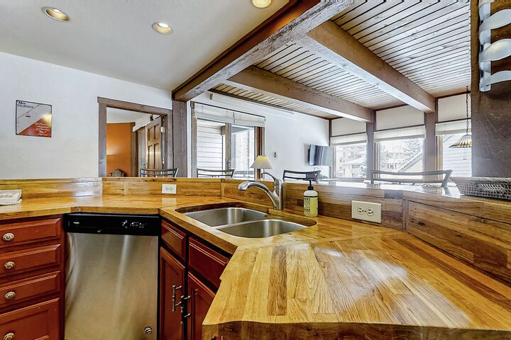 #E105 - Kitchen