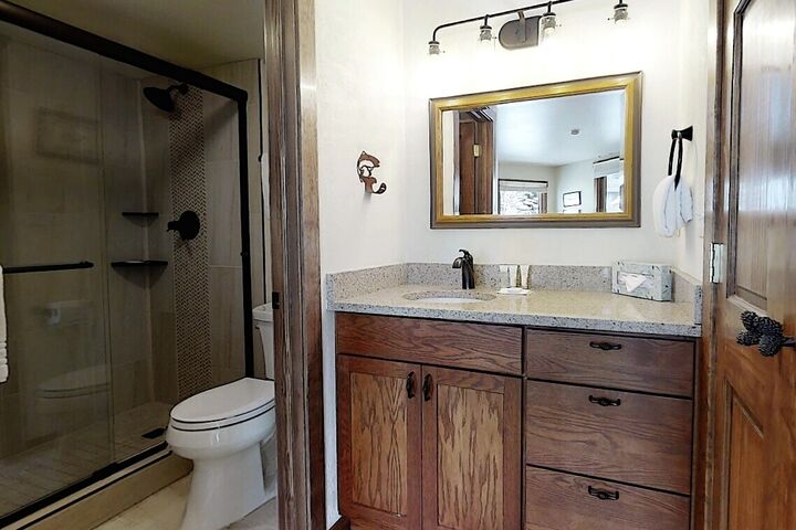 #E105 - Ensuite Bathroom