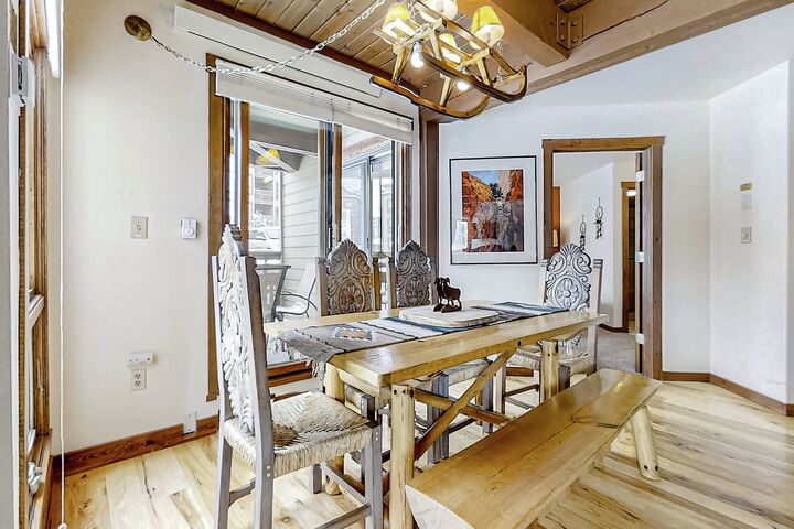 #E105 - Dining Area