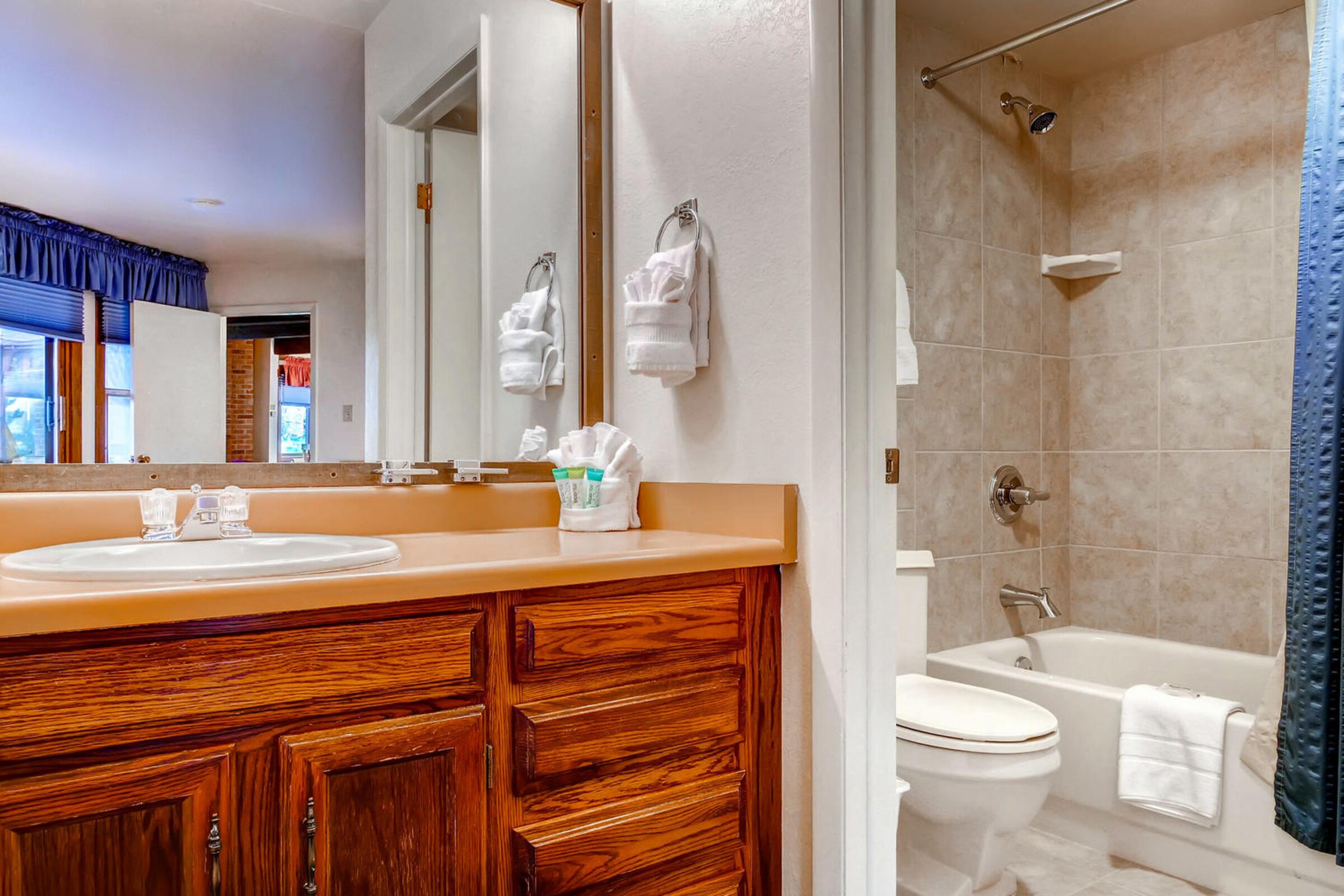 #B208 - Master Ensuite Bathroom