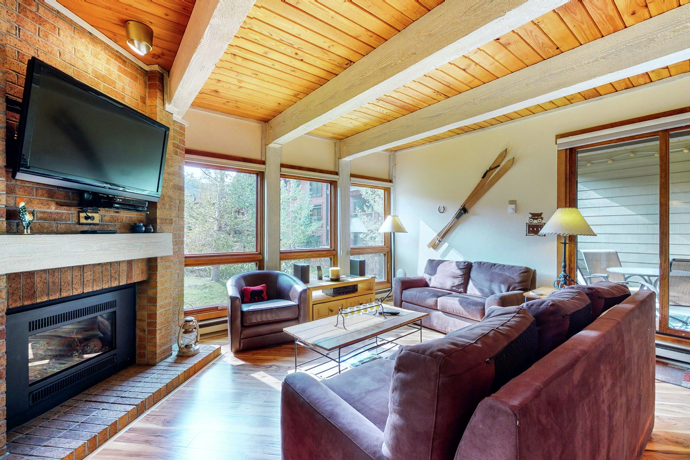 #B210 - Living Room