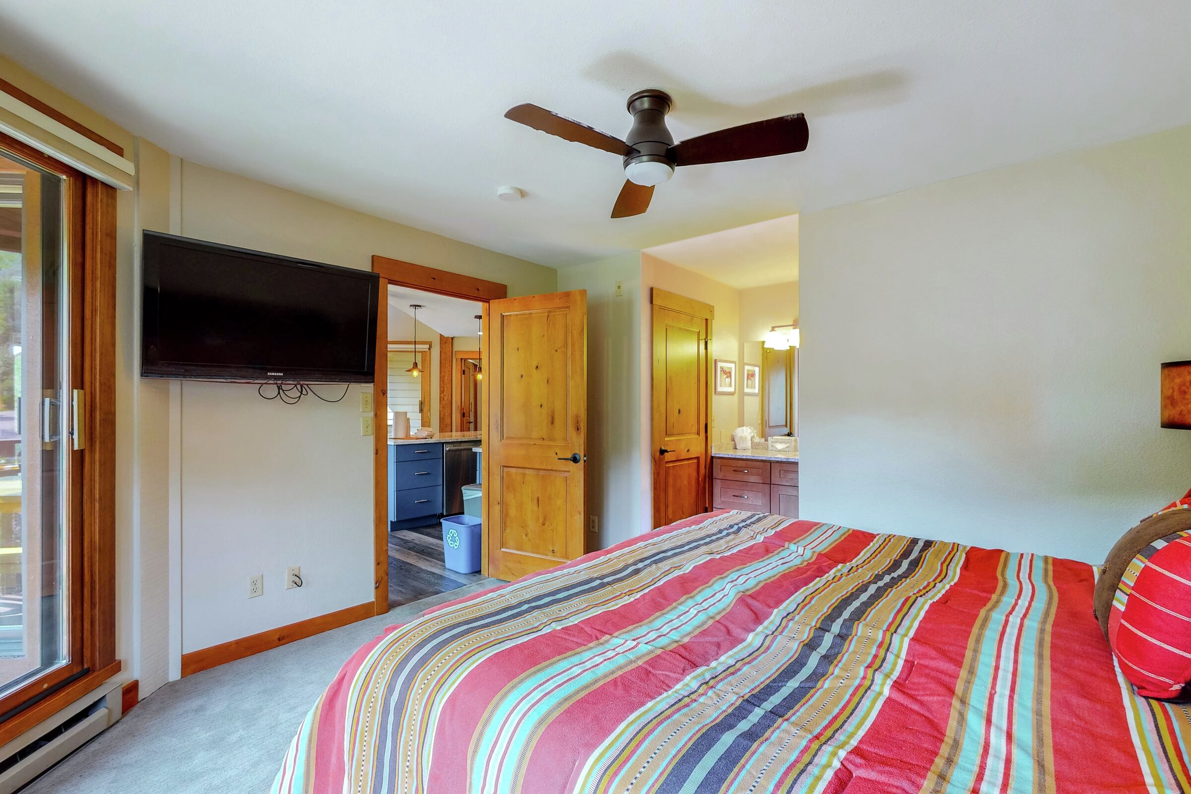 #B305 - Bedroom