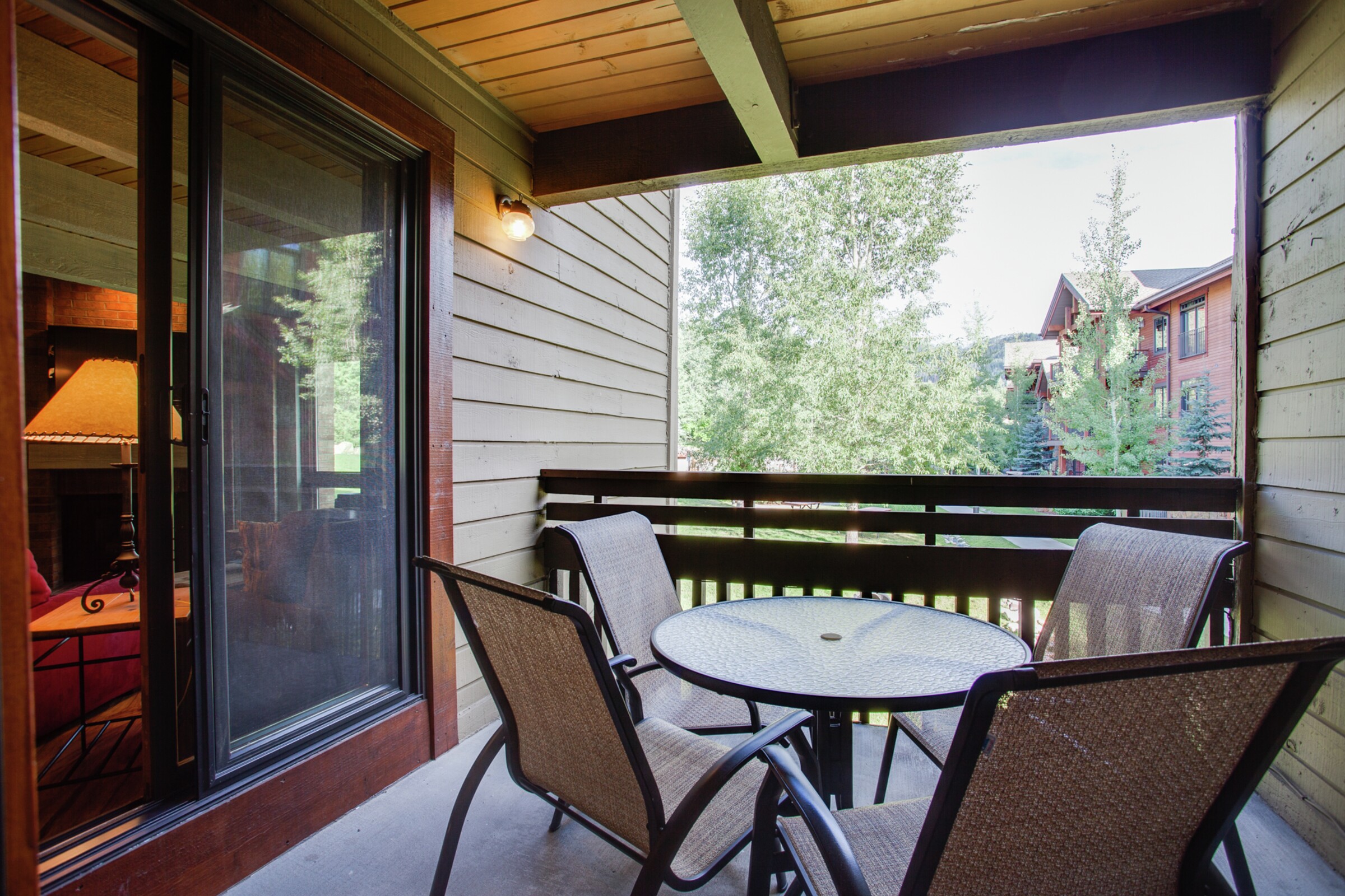 #B210 - Balcony