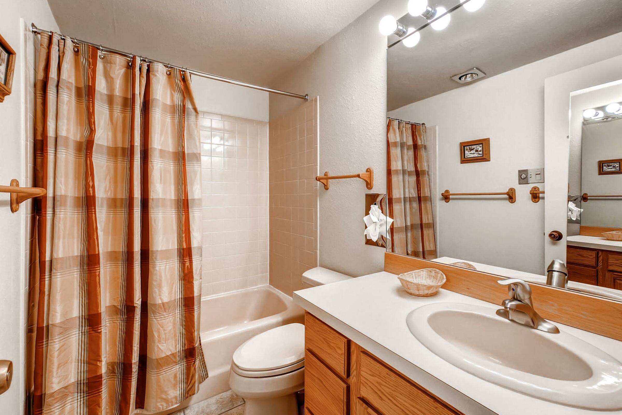 #26 - Studio Bathroom